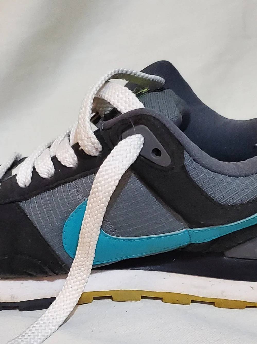 Nike Men’s Gray & Teal Running Sneakers